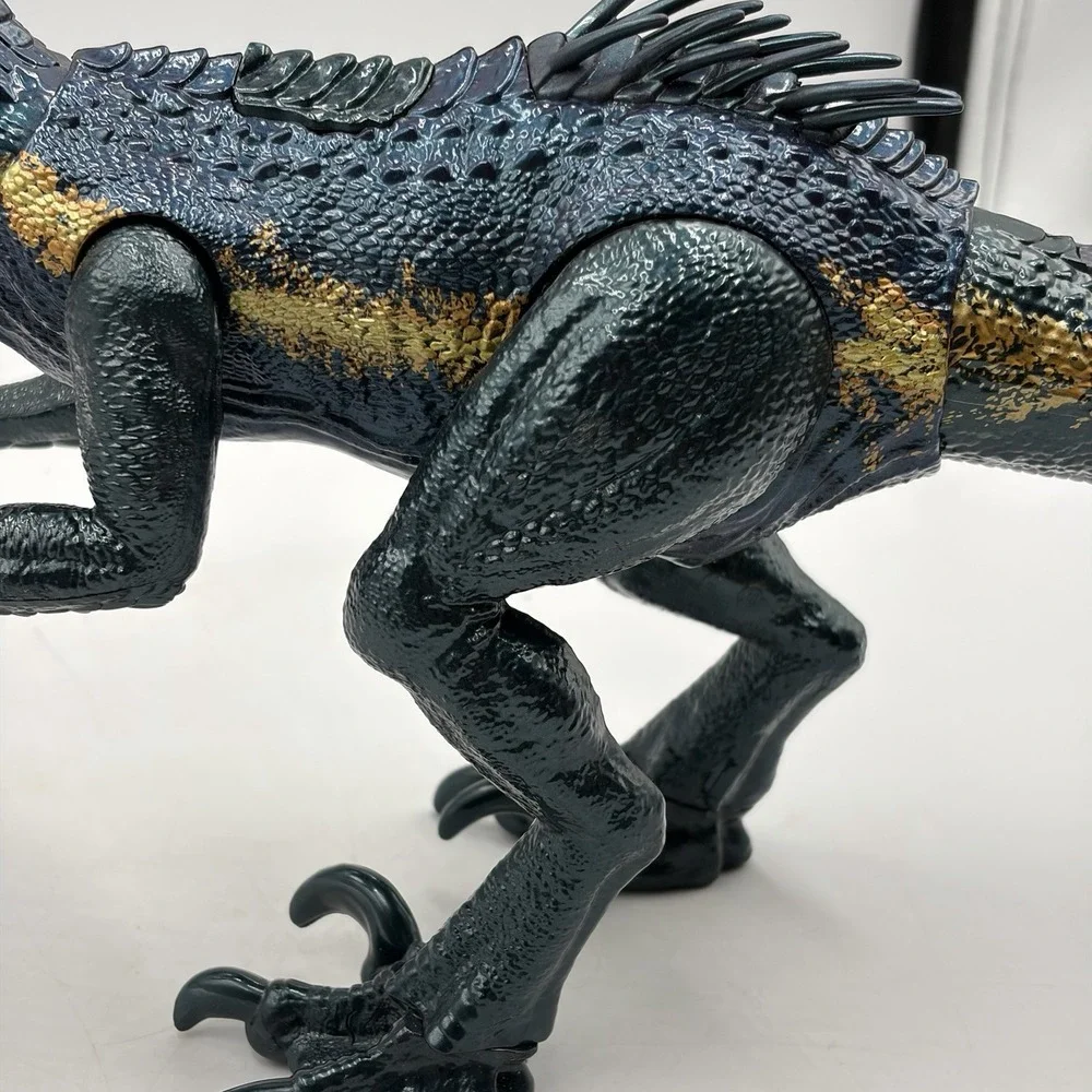 Jurassic World Track N Attack Indoraptor Dinosaur Figure with Tracking Gear